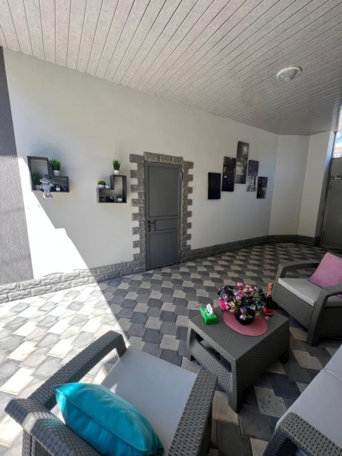 Cool Blue Interior Self Check In Lägenhet Jerevan Exteriör bild
